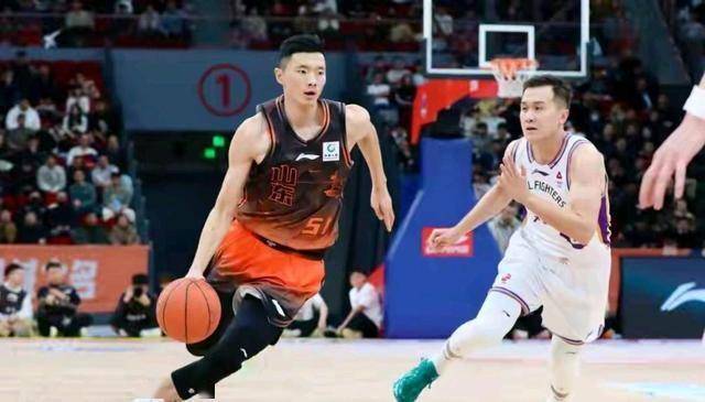 关键时刻葡超传出新动向，山东男篮手感冰凉，管理层表态：压力陡增，团队化学反应显著(山东男篮启动第四外援预案)