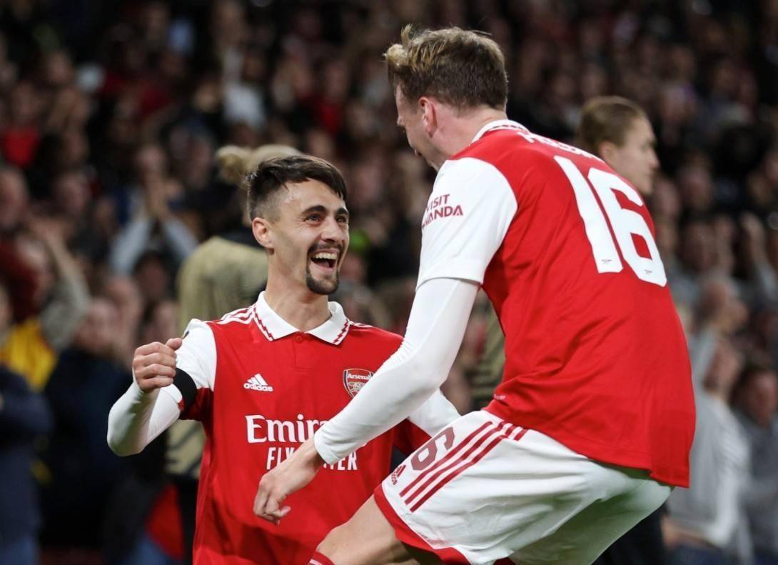 风云突变阿贾克斯冲刺阶段手感冰凉阿森纳加时末段队长鼓劲，C罗在G2比赛中逆转看傻球迷 -金年会体育